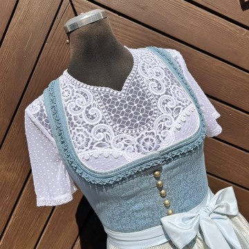 Waldorff Dirndlblusen in Größe 32 - 48 in weiß, creme und schwarz im Chiemgauer Heimatwerk