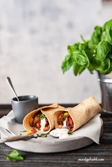 Foodfotografie Betina Wech-Niemetz Referenz-Bild Einfache Burritos Mit Rindfleisch Bohnenfuellung