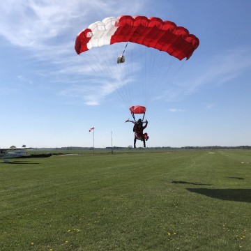 Tandem-Skydive Deutschland Fallschirmspringen Fallschirm Landung