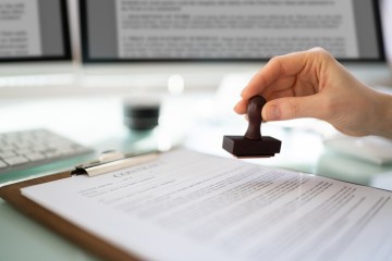 Apostroph Luzern AG Referenz-Bild Beglaubigteuebersetzungung Foto 1 Istock 1372831689 Quer