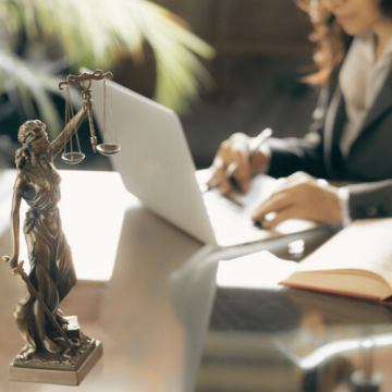 Apostroph Luzern AG Referenz-Bild Juristische Uebersetzung Foto 1 Istock 695204372 Quadratisch