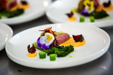 FLOW THE KITCHEN - Full Service Eventagentur & Catering Frankfur Referenz-Bild Gourmet Gericht